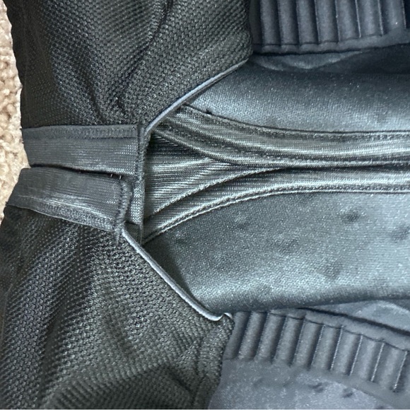 Livi Active Black Sports Underwire Bra with Supportive Straps size 48C - Picture 8 of 11